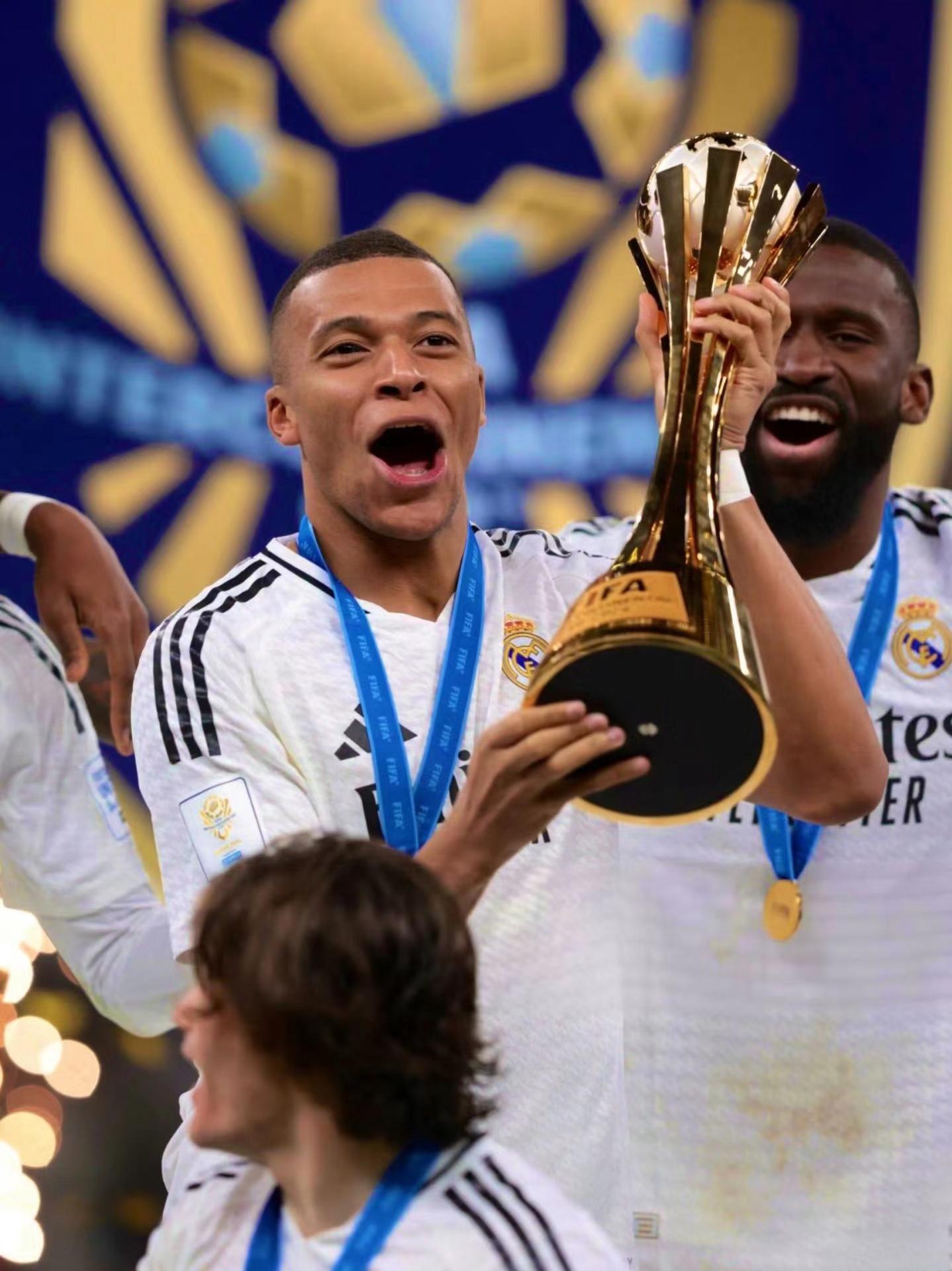 详细阅读:关于冲刺阶段皇家马德里备战欧联,内部沟通细节曝光,目标明确,控场能力受关注的信息-开云网页版 关于冲刺阶段皇家马德里备战欧联,内部沟通细节曝光,目标明确,控场能力受关注的信息-开云网页版