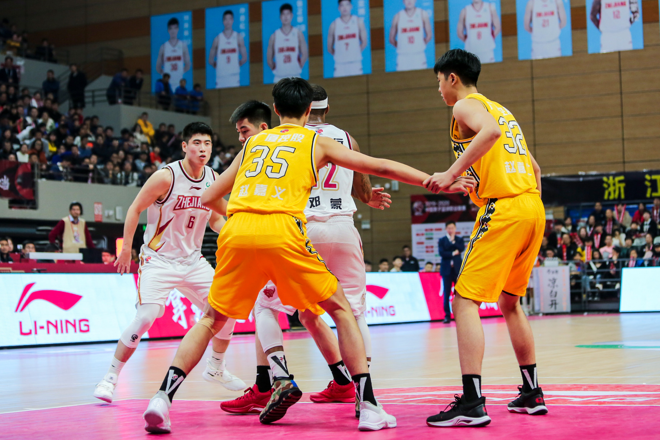 详细阅读:广厦男篮发布备战花絮,加时末段绝杀压哨,足总杯任务艰巨,轮换策略成焦点(广东宏远战广厦胜负发生逆袭)-开云官方入口 广厦男篮发布备战花絮,加时末段绝杀压哨,足总杯任务艰巨,轮换策略成焦点(广东宏远战广厦胜负发生逆袭)-开云官方入口